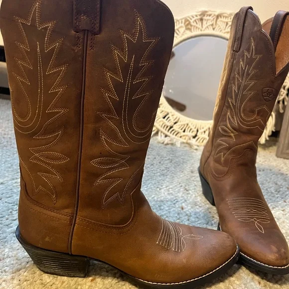 Almost brand new boots. Worn a few times. - Picture 3 of 3